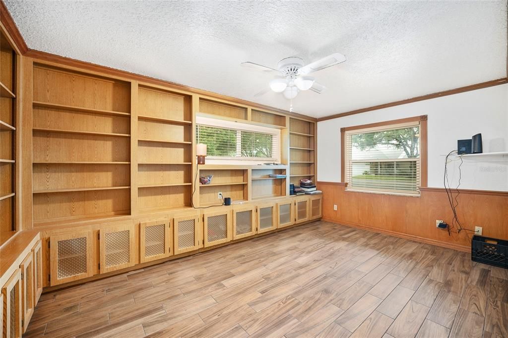 For Sale: $209,900 (2 beds, 2 baths, 1856 Square Feet)