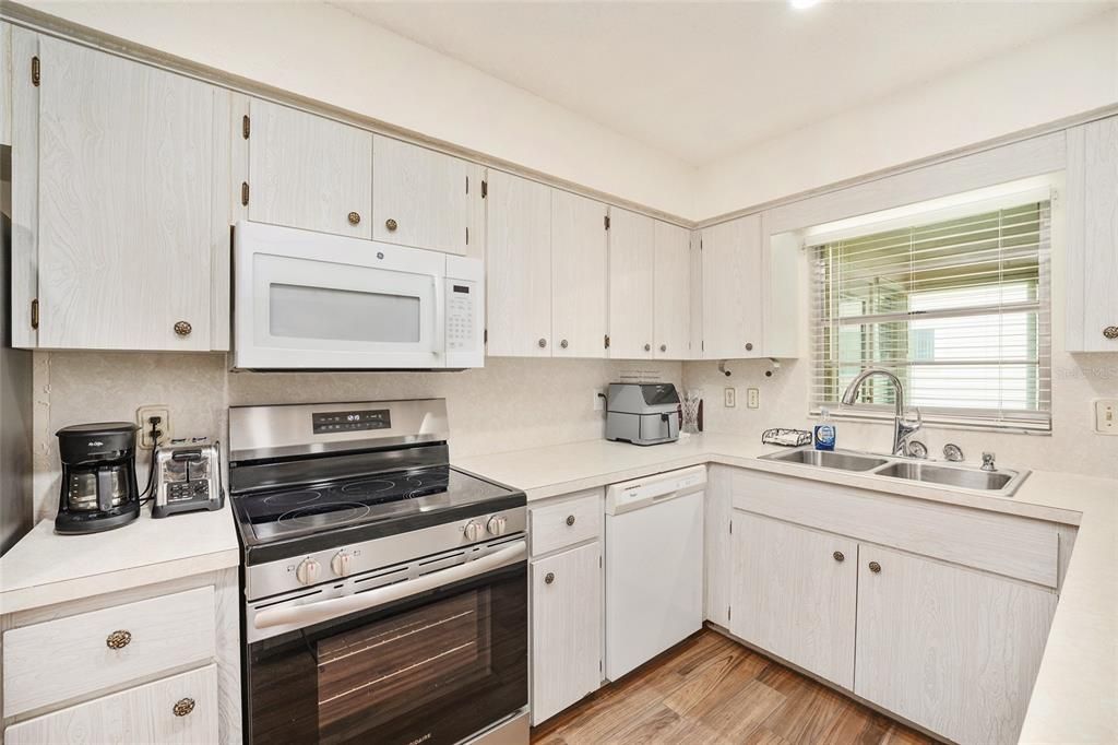 For Sale: $209,900 (2 beds, 2 baths, 1856 Square Feet)