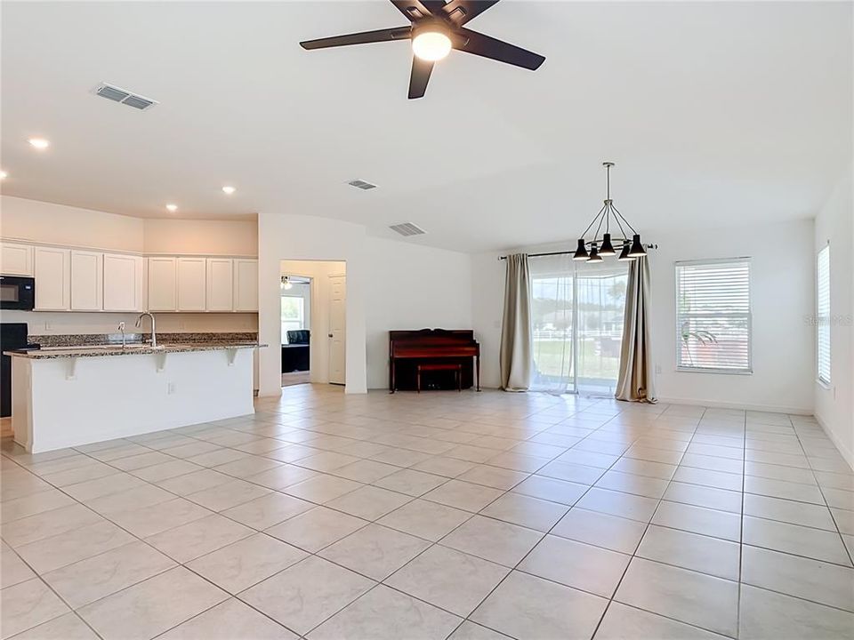 For Sale: $355,000 (4 beds, 2 baths, 1978 Square Feet)