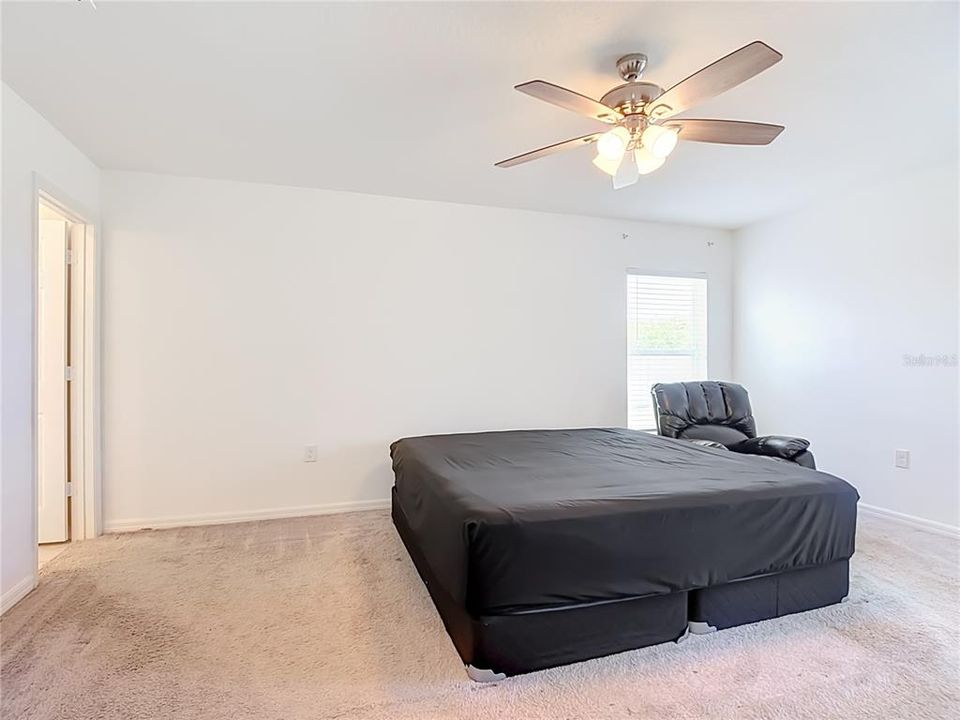 For Sale: $355,000 (4 beds, 2 baths, 1978 Square Feet)