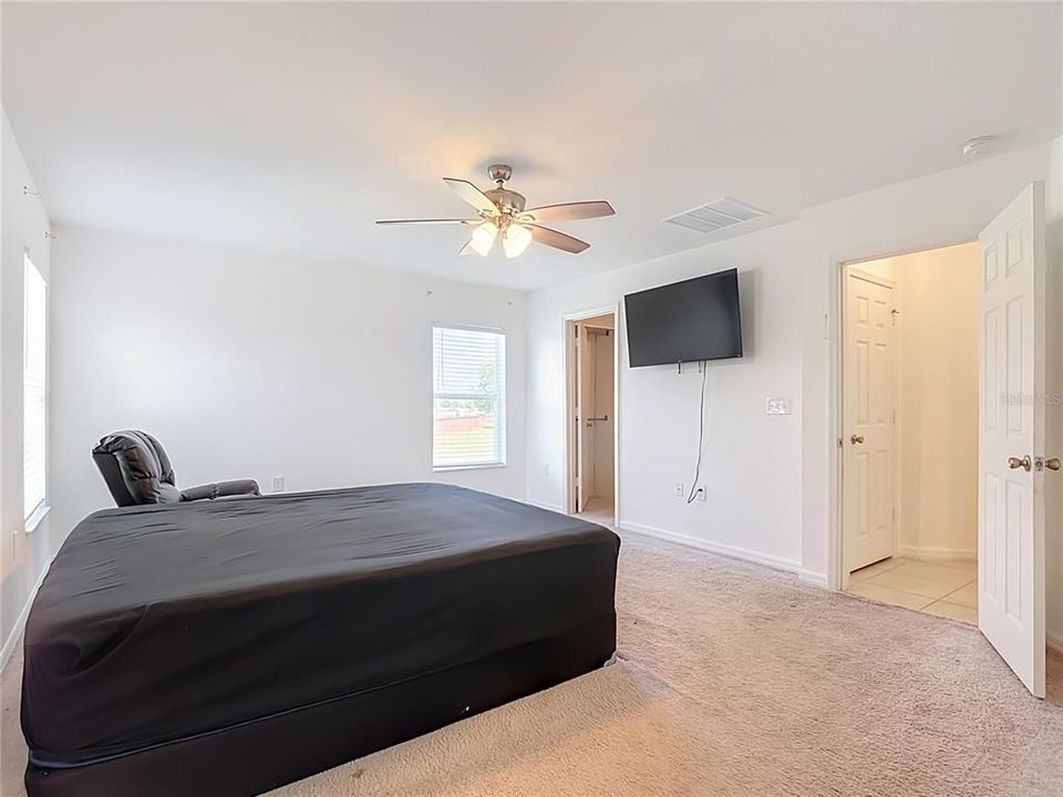 For Sale: $355,000 (4 beds, 2 baths, 1978 Square Feet)