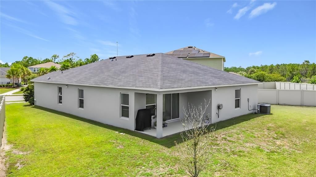 For Sale: $355,000 (4 beds, 2 baths, 1978 Square Feet)