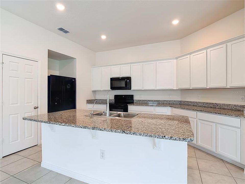 For Sale: $355,000 (4 beds, 2 baths, 1978 Square Feet)