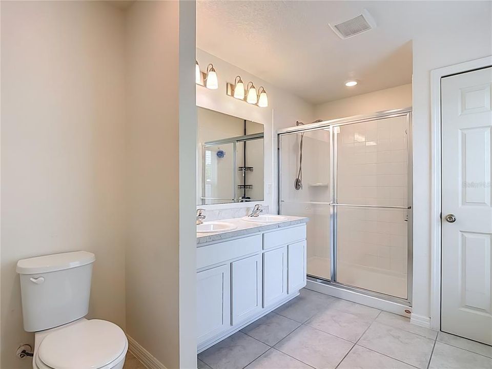 For Sale: $355,000 (4 beds, 2 baths, 1978 Square Feet)