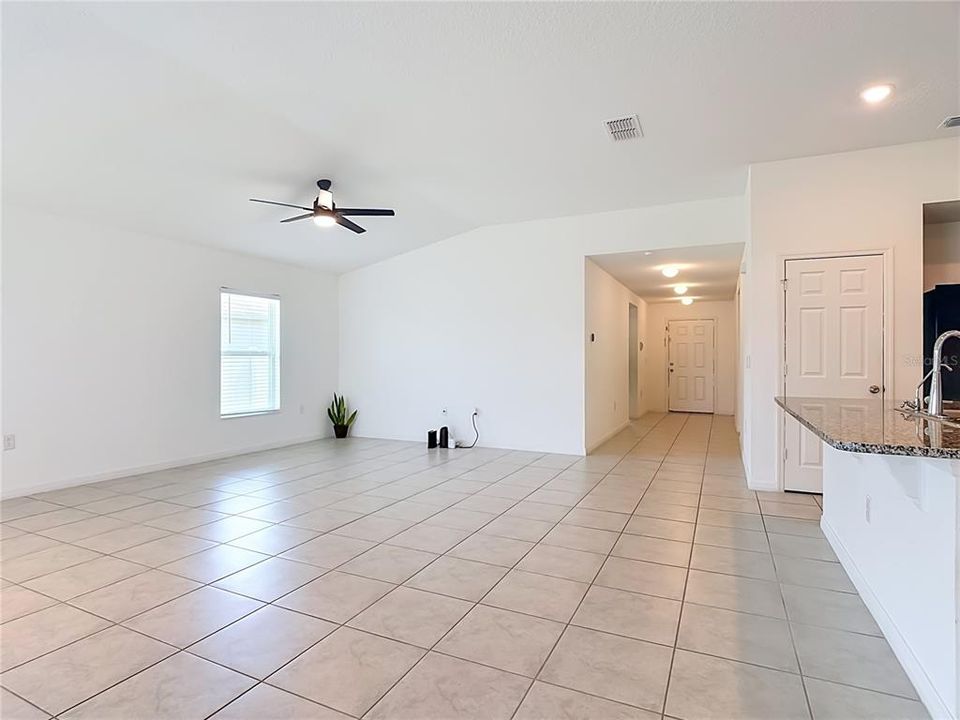 For Sale: $355,000 (4 beds, 2 baths, 1978 Square Feet)