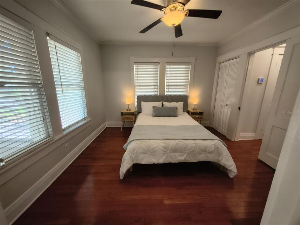 For Sale: $365,000 (2 beds, 1 baths, 952 Square Feet)