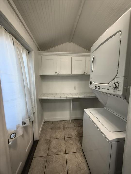 For Sale: $365,000 (2 beds, 1 baths, 952 Square Feet)