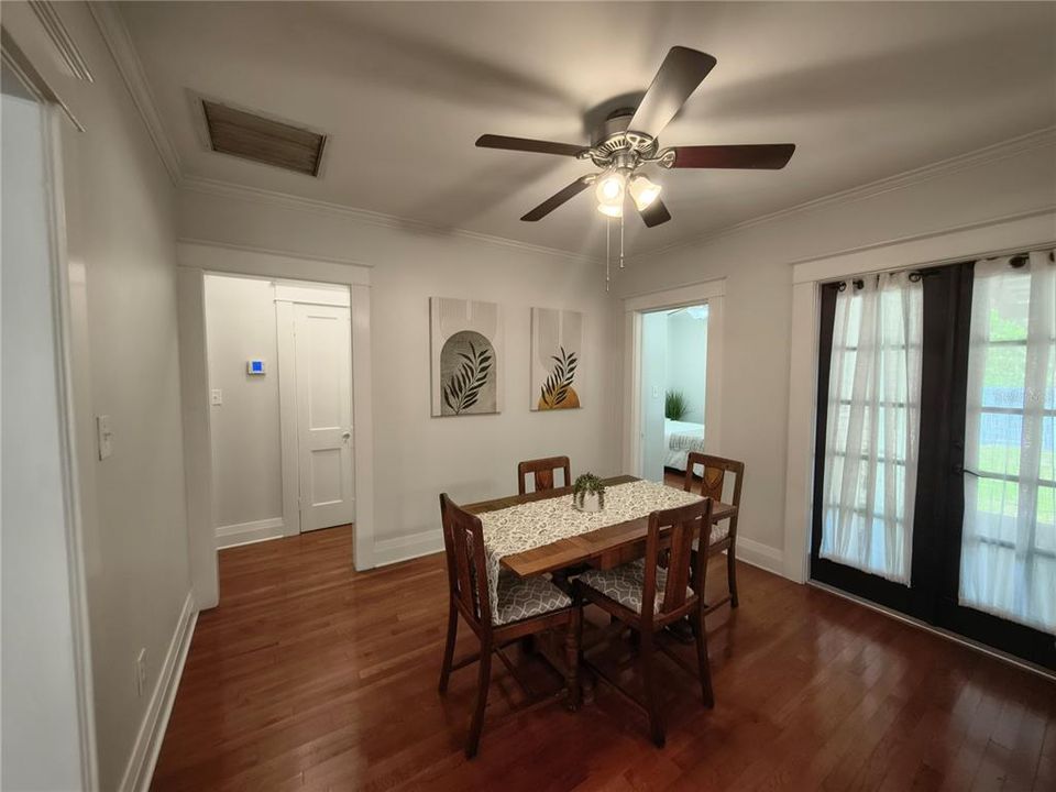 For Sale: $365,000 (2 beds, 1 baths, 952 Square Feet)