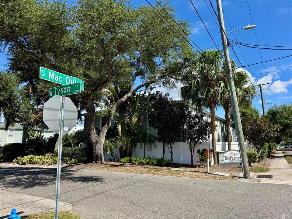 For Sale: $185,000 (2 beds, 1 baths, 884 Square Feet)