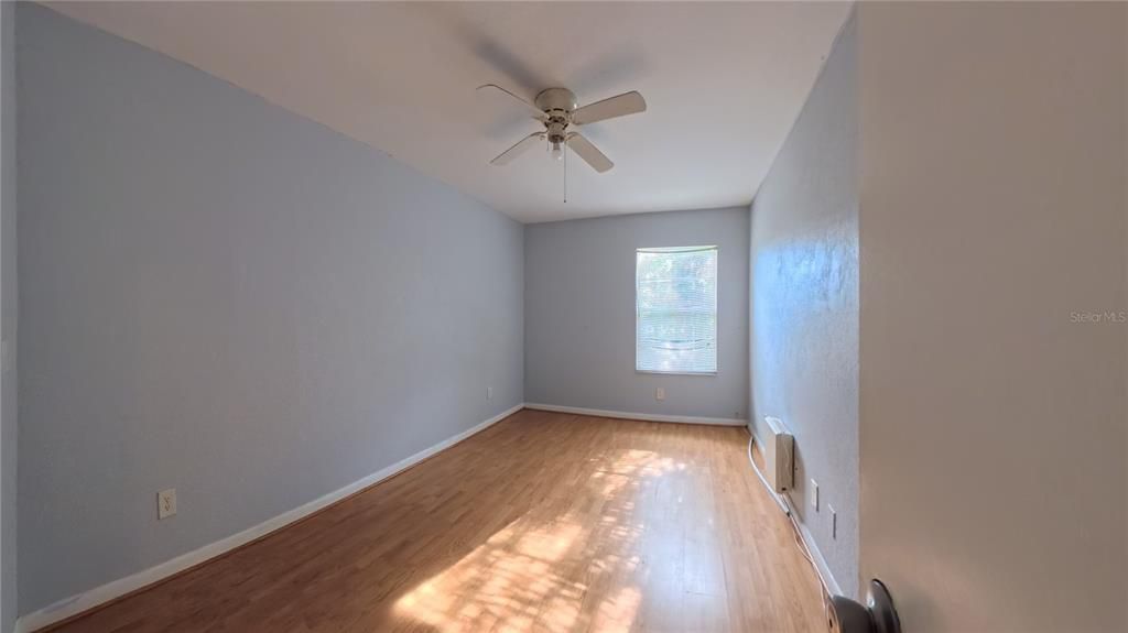 For Sale: $185,000 (2 beds, 1 baths, 884 Square Feet)