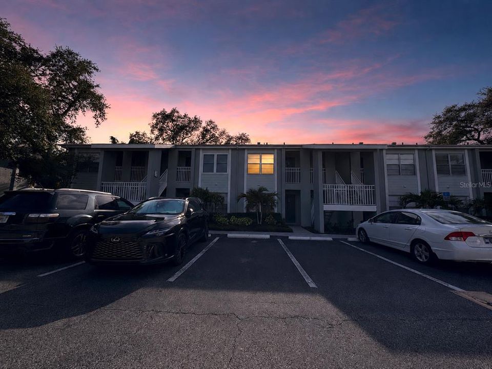 For Sale: $185,000 (2 beds, 1 baths, 884 Square Feet)