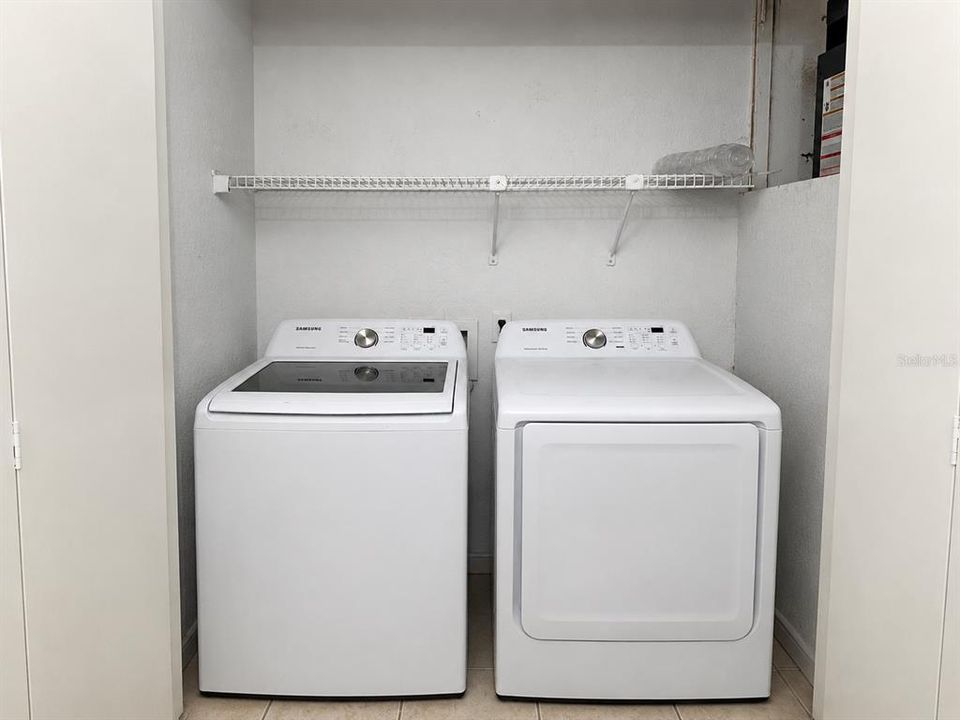 For Sale: $185,000 (2 beds, 1 baths, 884 Square Feet)