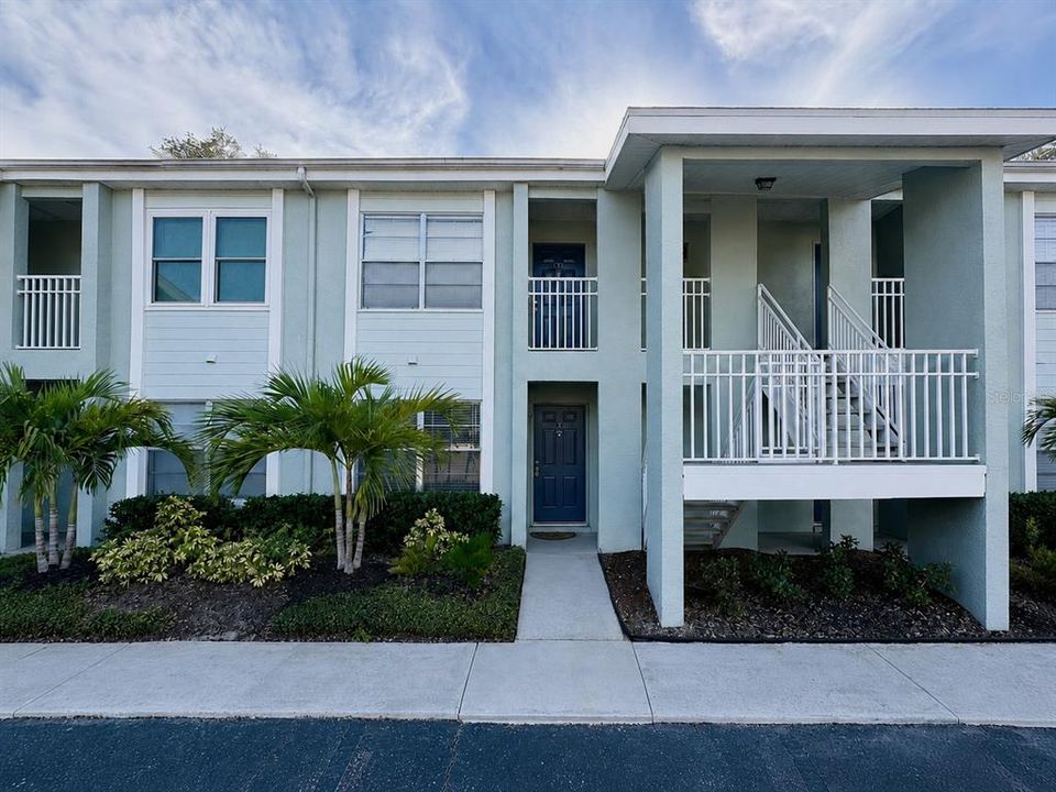 For Sale: $185,000 (2 beds, 1 baths, 884 Square Feet)