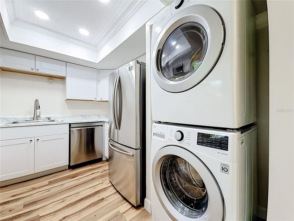 For Sale: $164,900 (2 beds, 2 baths, 1060 Square Feet)