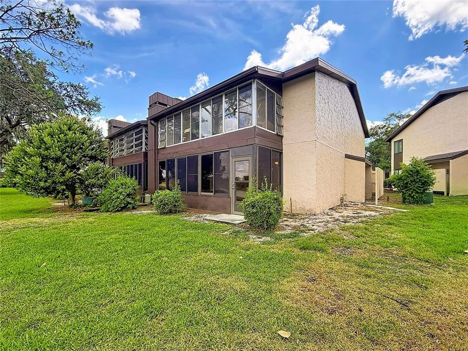 For Sale: $164,900 (2 beds, 2 baths, 1060 Square Feet)