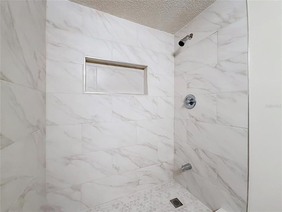 For Sale: $164,900 (2 beds, 2 baths, 1060 Square Feet)