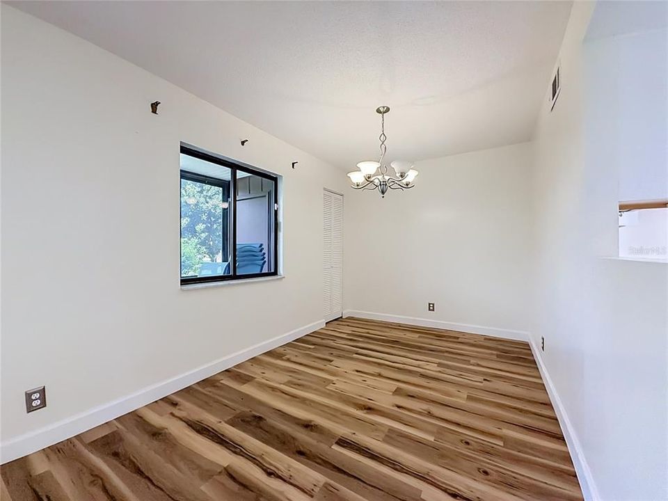 For Sale: $164,900 (2 beds, 2 baths, 1060 Square Feet)
