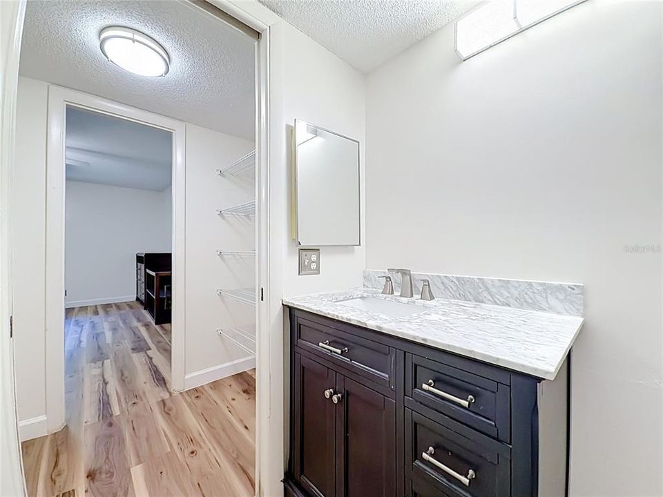For Sale: $164,900 (2 beds, 2 baths, 1060 Square Feet)