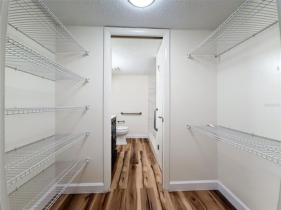For Sale: $164,900 (2 beds, 2 baths, 1060 Square Feet)
