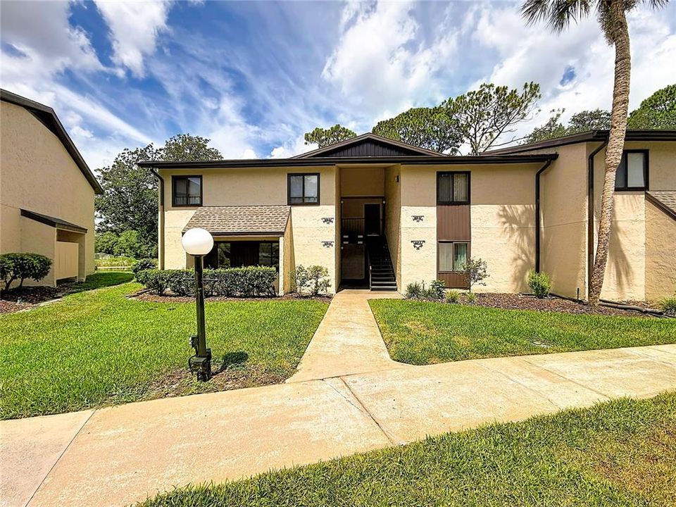 For Sale: $164,900 (2 beds, 2 baths, 1060 Square Feet)