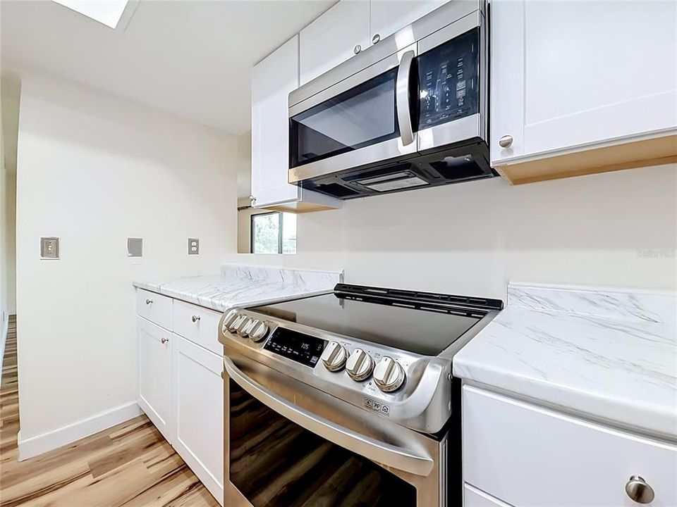 For Sale: $164,900 (2 beds, 2 baths, 1060 Square Feet)