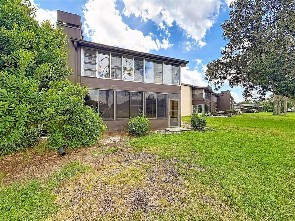 For Sale: $164,900 (2 beds, 2 baths, 1060 Square Feet)