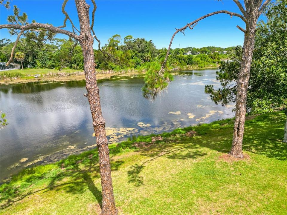 For Sale: $164,900 (2 beds, 2 baths, 1060 Square Feet)