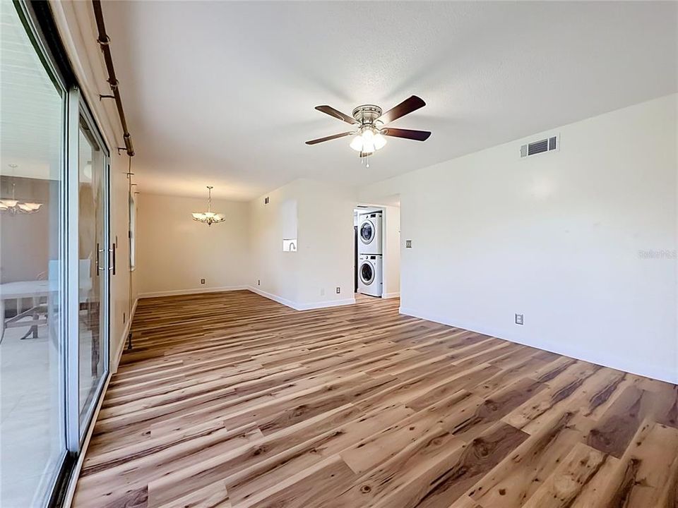 For Sale: $164,900 (2 beds, 2 baths, 1060 Square Feet)