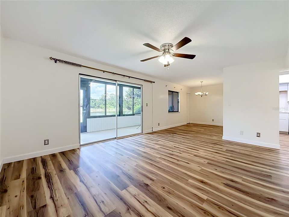 For Sale: $164,900 (2 beds, 2 baths, 1060 Square Feet)