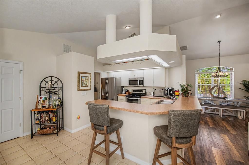 For Sale: $425,000 (3 beds, 2 baths, 1605 Square Feet)