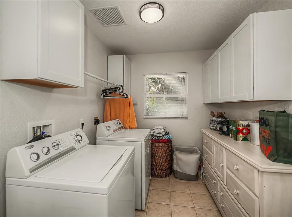 For Sale: $425,000 (3 beds, 2 baths, 1605 Square Feet)