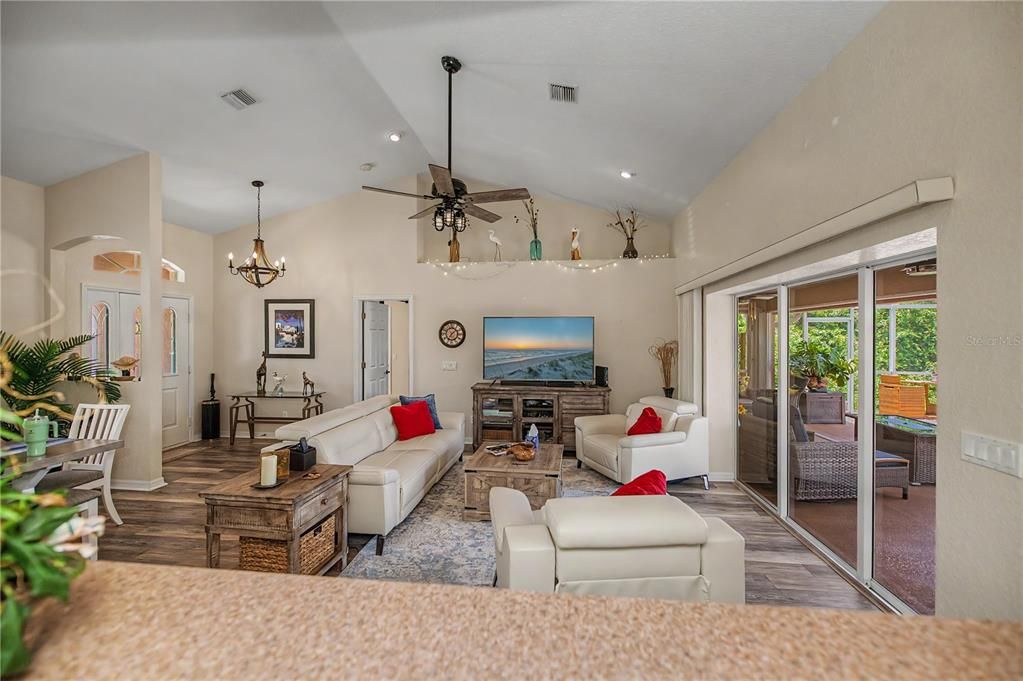 For Sale: $425,000 (3 beds, 2 baths, 1605 Square Feet)