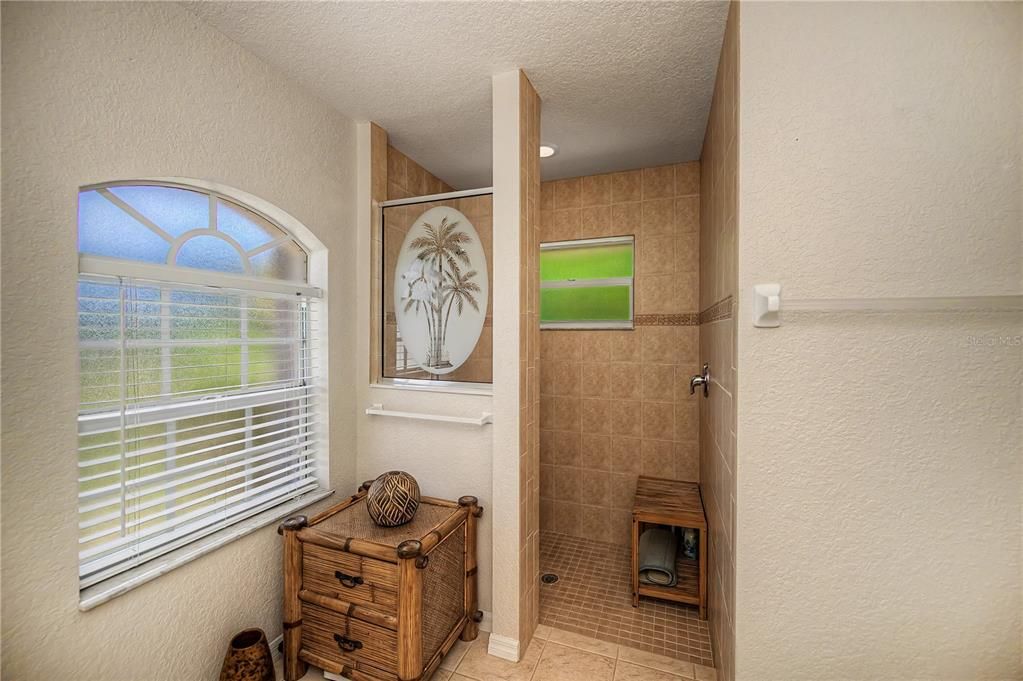 For Sale: $425,000 (3 beds, 2 baths, 1605 Square Feet)