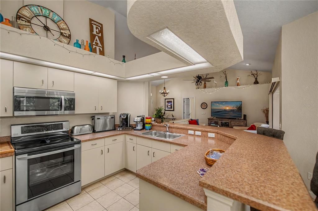 For Sale: $425,000 (3 beds, 2 baths, 1605 Square Feet)