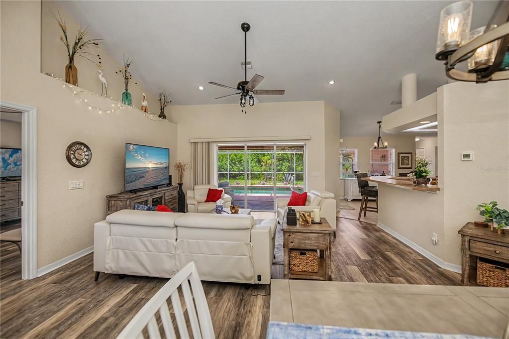 For Sale: $425,000 (3 beds, 2 baths, 1605 Square Feet)