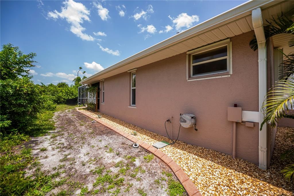 For Sale: $425,000 (3 beds, 2 baths, 1605 Square Feet)