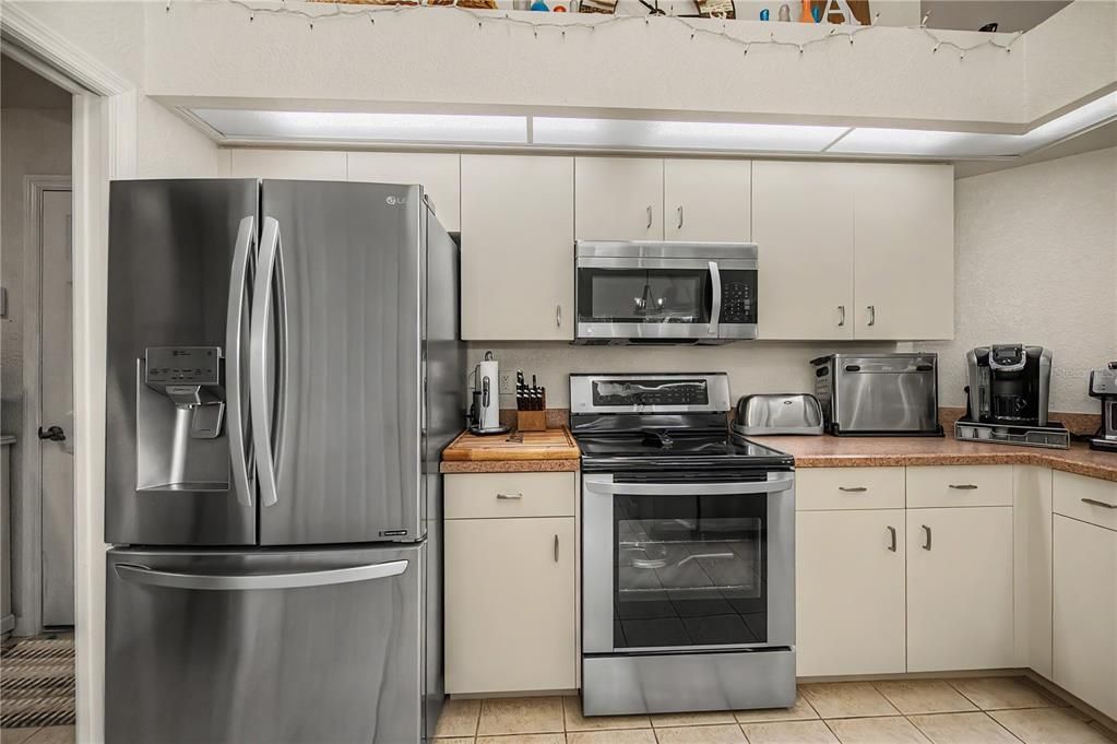 For Sale: $425,000 (3 beds, 2 baths, 1605 Square Feet)