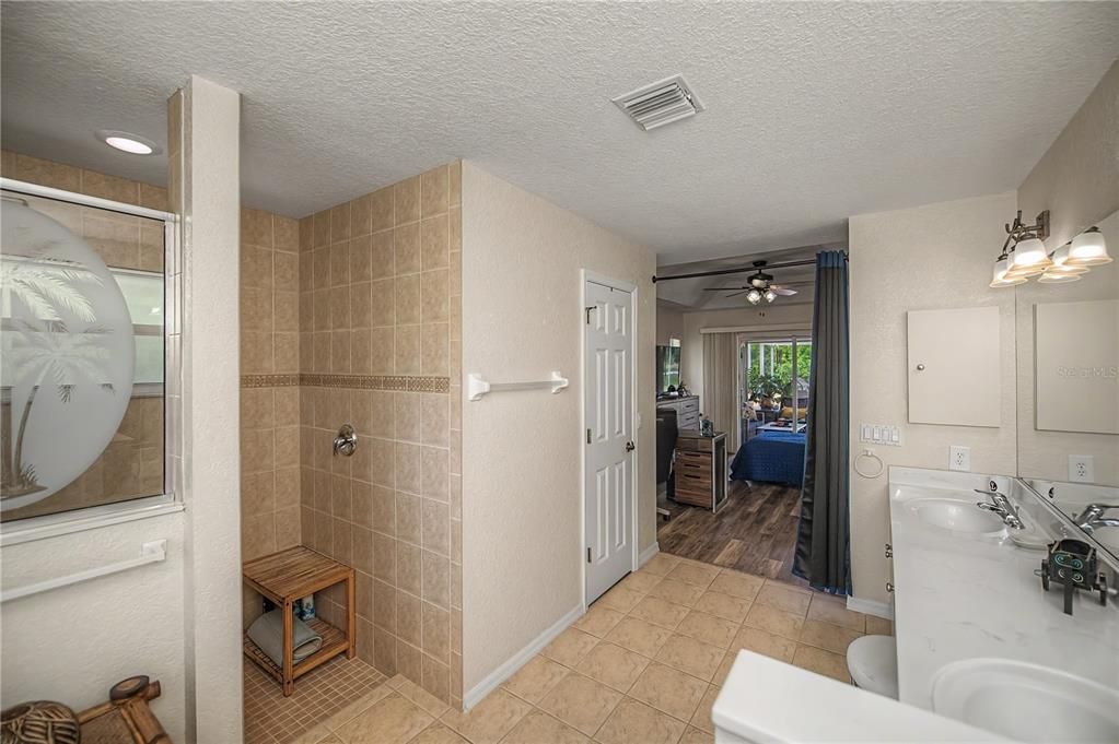 For Sale: $425,000 (3 beds, 2 baths, 1605 Square Feet)