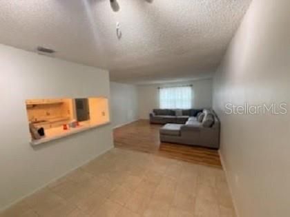 В аренду: $1,700 (2 спален, 1 ванн, 884 Квадратных фут)