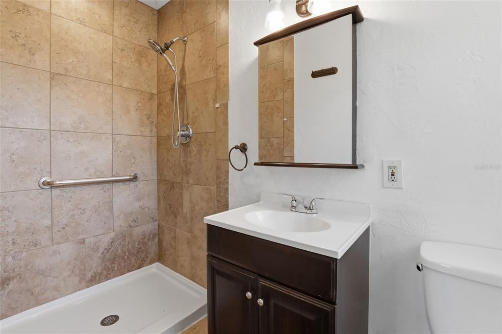 For Sale: $375,000 (3 beds, 3 baths, 1951 Square Feet)