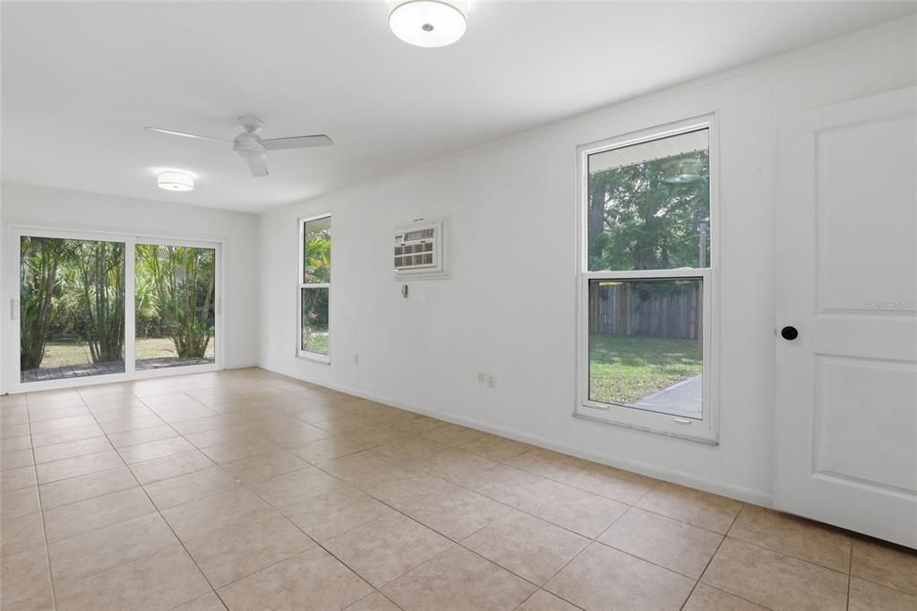 For Sale: $375,000 (3 beds, 3 baths, 1951 Square Feet)