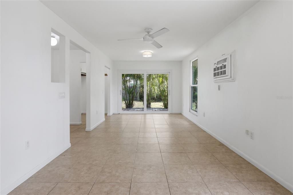 For Sale: $375,000 (3 beds, 3 baths, 1951 Square Feet)