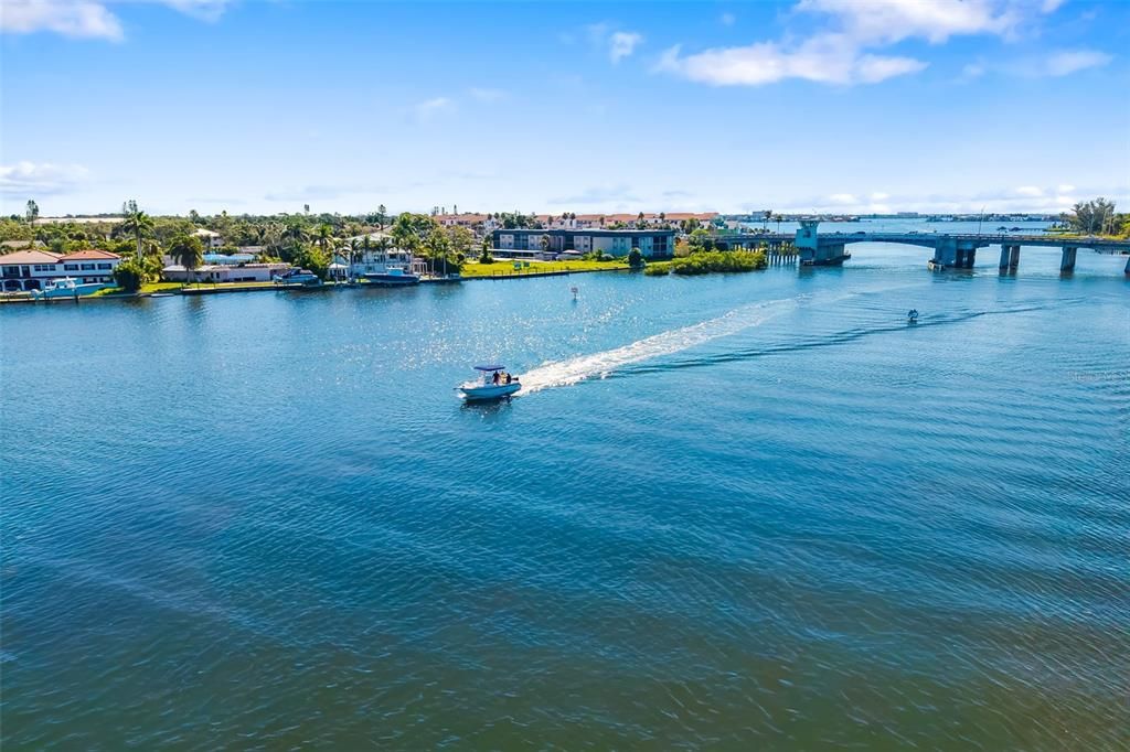 For Sale: $375,000 (3 beds, 3 baths, 1951 Square Feet)