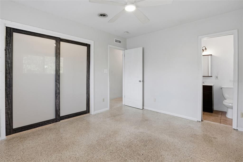 For Sale: $375,000 (3 beds, 3 baths, 1951 Square Feet)