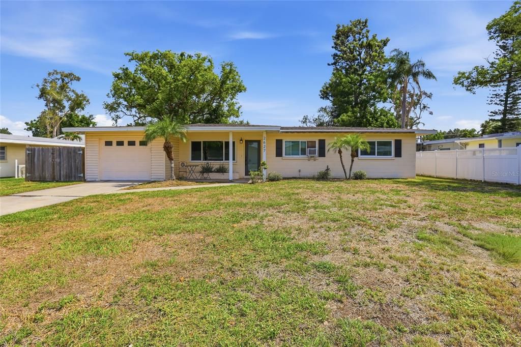 For Sale: $375,000 (3 beds, 3 baths, 1951 Square Feet)
