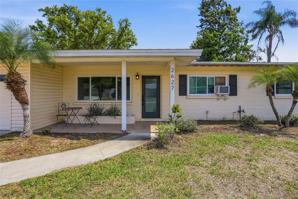 For Sale: $375,000 (3 beds, 3 baths, 1951 Square Feet)