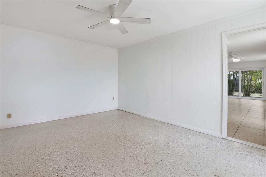 For Sale: $375,000 (3 beds, 3 baths, 1951 Square Feet)