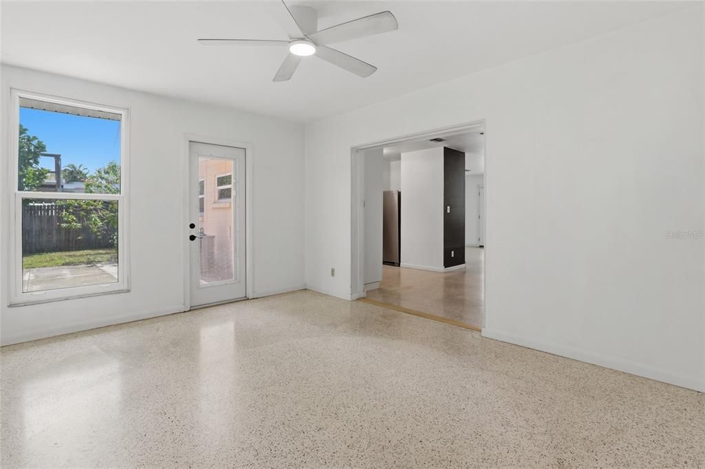 For Sale: $375,000 (3 beds, 3 baths, 1951 Square Feet)
