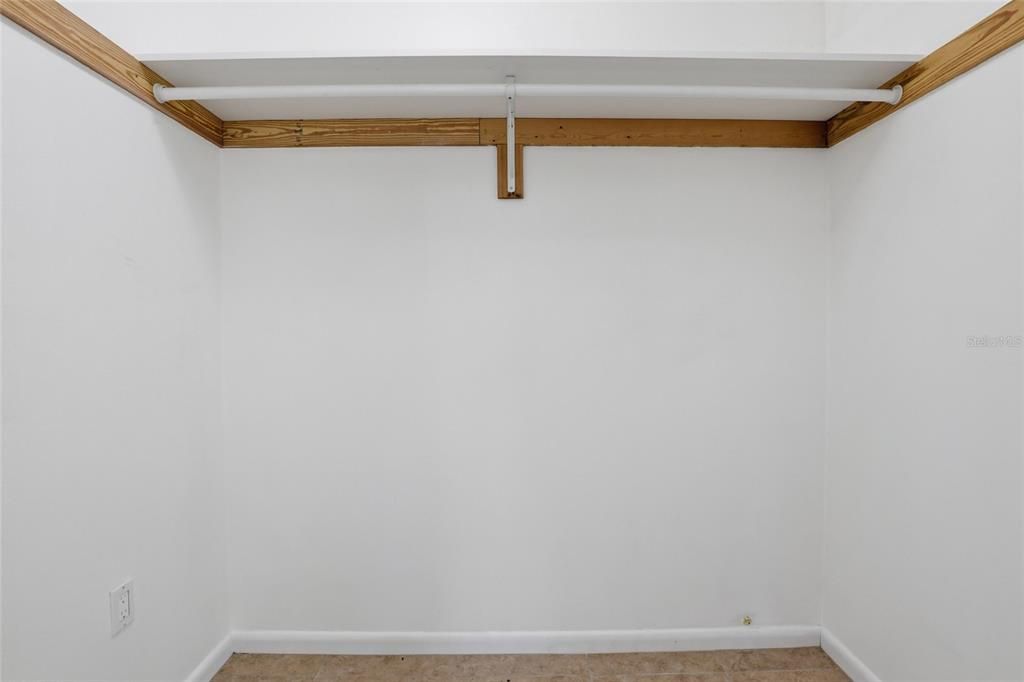 For Sale: $375,000 (3 beds, 3 baths, 1951 Square Feet)