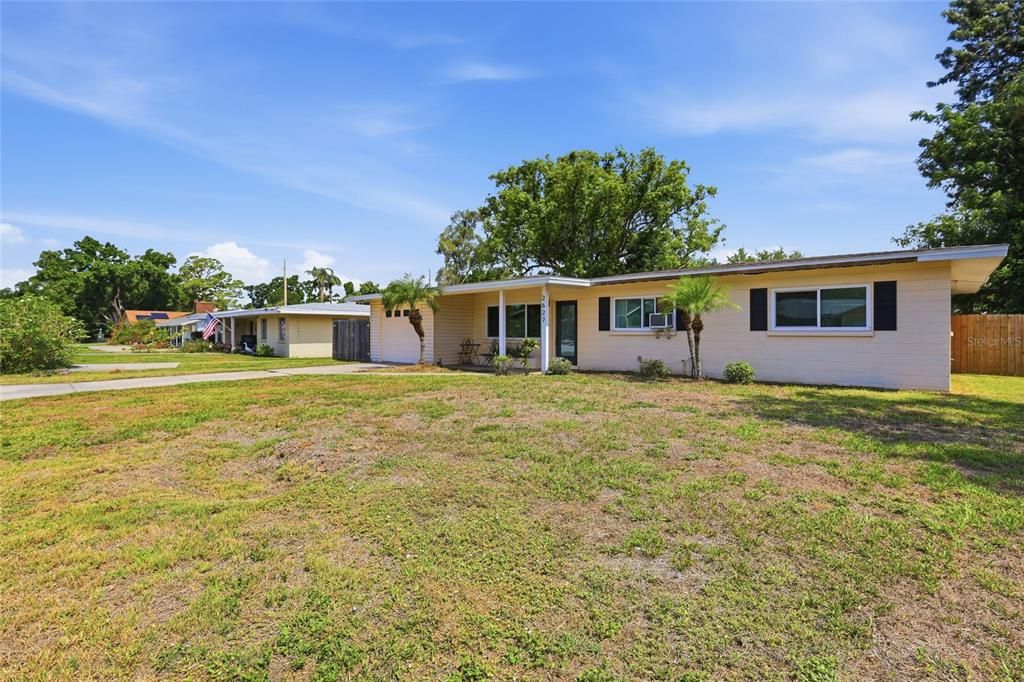 For Sale: $375,000 (3 beds, 3 baths, 1951 Square Feet)